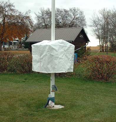 A winterized birdhouse